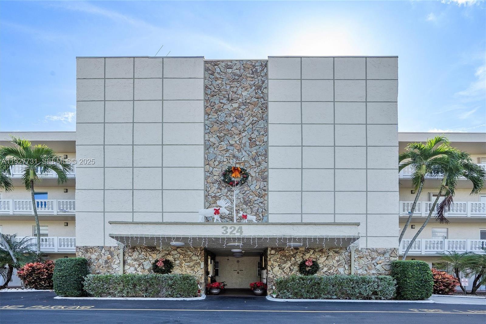MEADOWBROOK LAKES CONDO - Residential