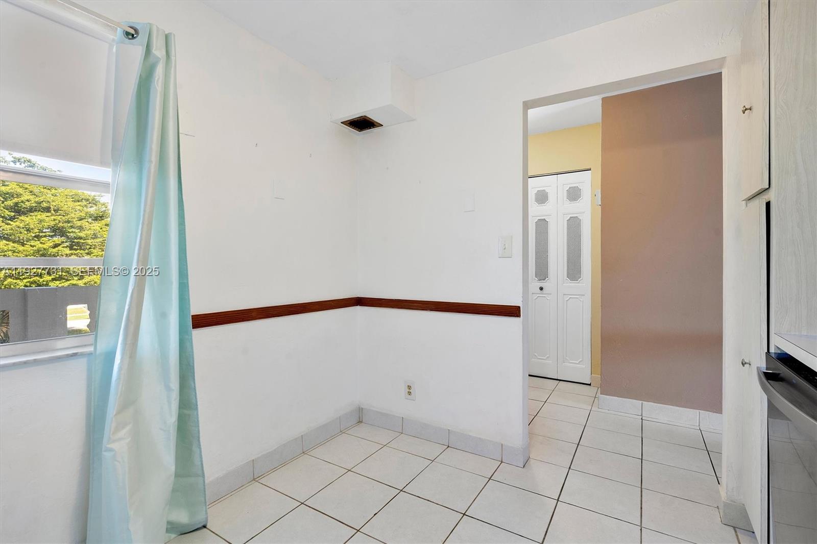 MEADOWBROOK LAKES CONDO - Residential