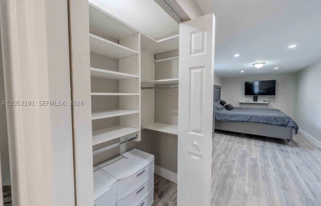 SOUTH HOLLYWOOD MEACHERS - Residential