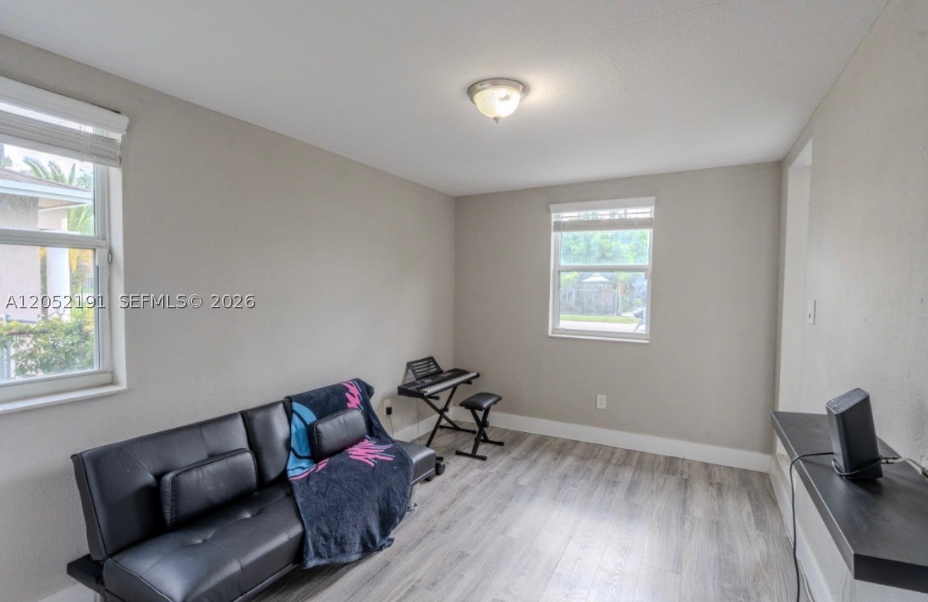 SOUTH HOLLYWOOD MEACHERS - Residential