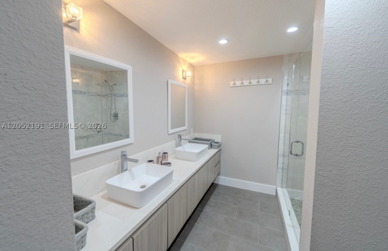 SOUTH HOLLYWOOD MEACHERS - Residential