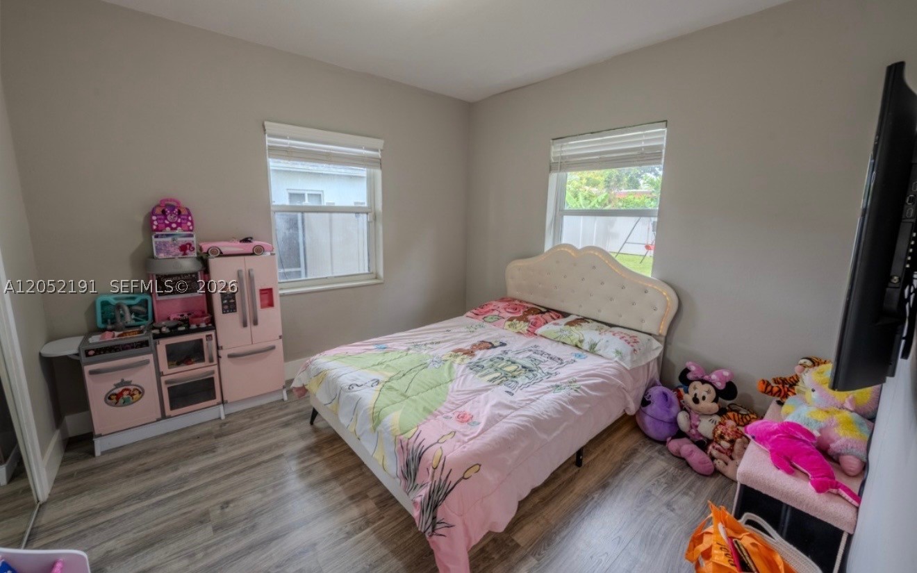 SOUTH HOLLYWOOD MEACHERS - Residential