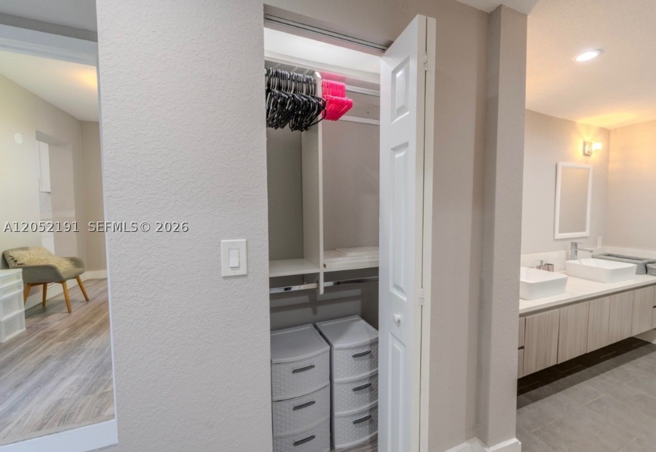 SOUTH HOLLYWOOD MEACHERS - Residential