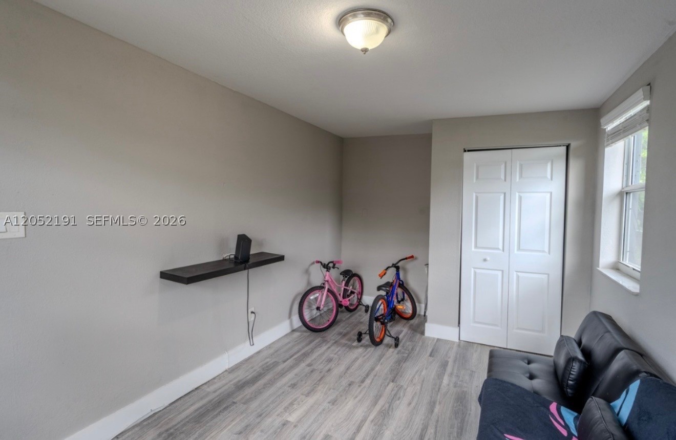 SOUTH HOLLYWOOD MEACHERS - Residential