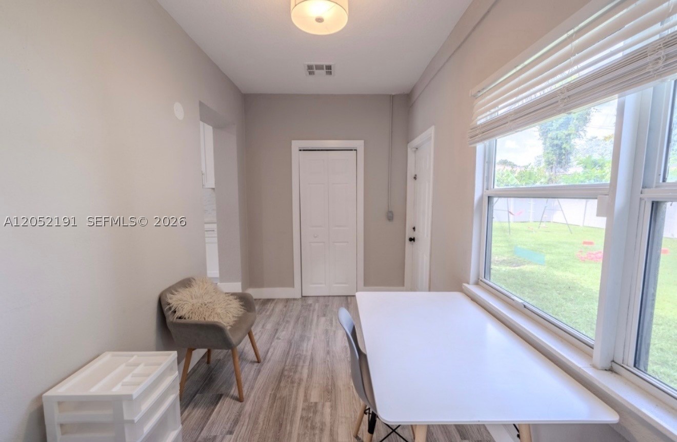 SOUTH HOLLYWOOD MEACHERS - Residential
