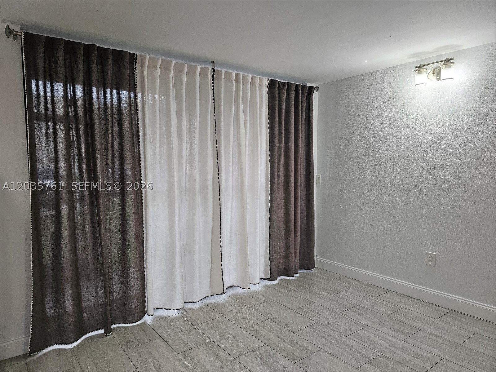 THE HORIZONS CONDO #7 - Residential