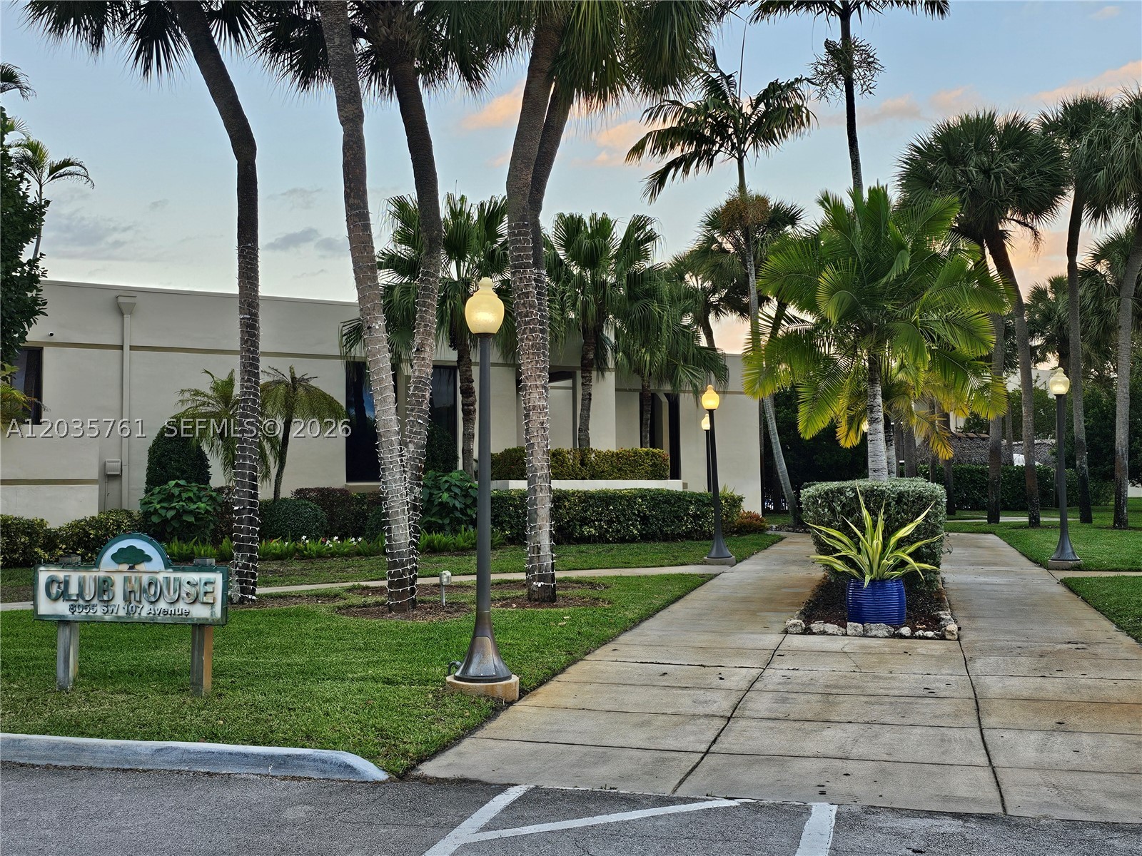THE HORIZONS CONDO #7 - Residential