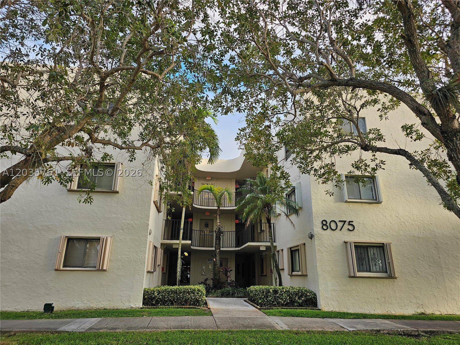 THE HORIZONS CONDO #7 - Residential