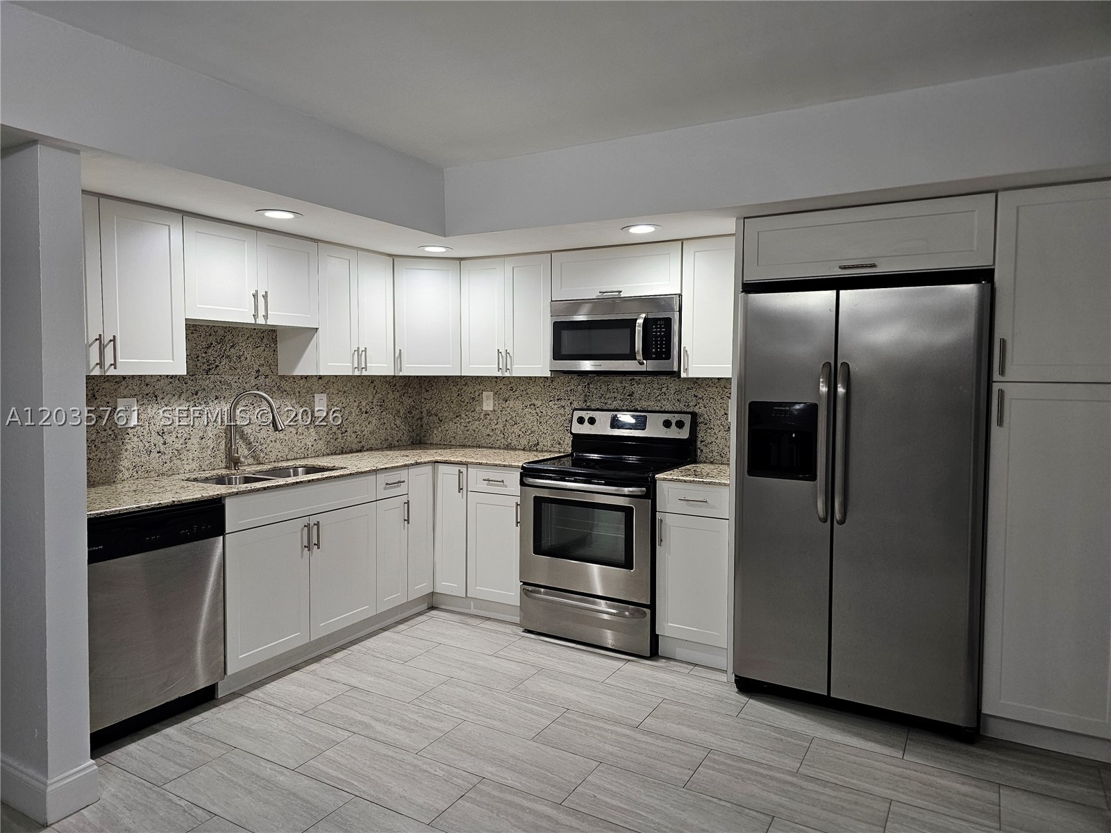 THE HORIZONS CONDO #7 - Residential