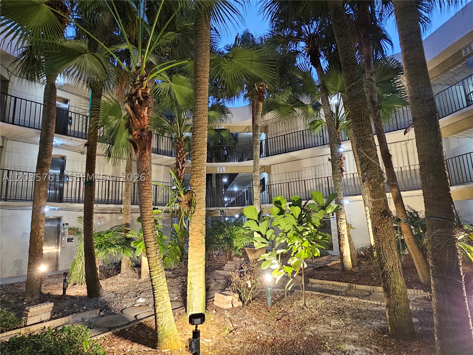 THE HORIZONS CONDO #7 - Residential