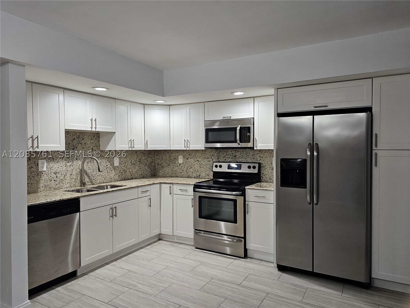 THE HORIZONS CONDO #7 - Residential
