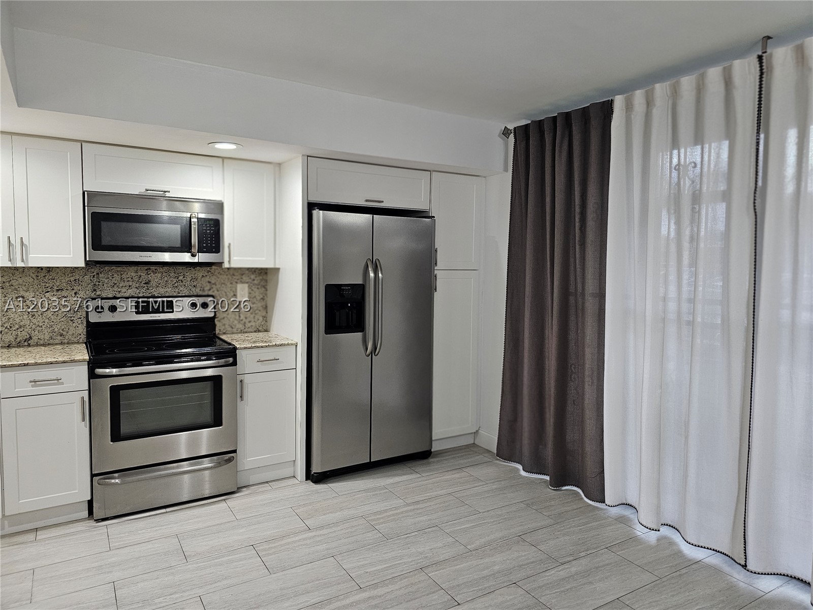 THE HORIZONS CONDO #7 - Residential