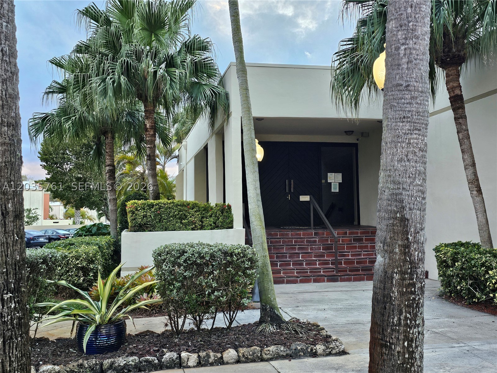 THE HORIZONS CONDO #7 - Residential