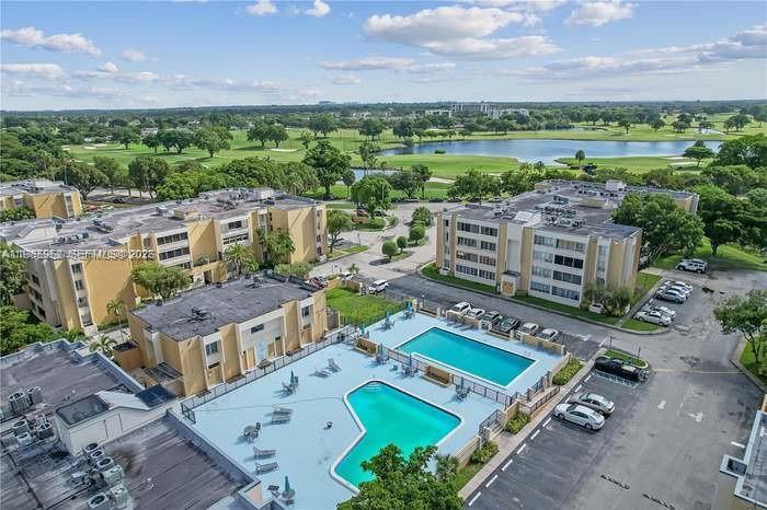 SOVEREIGNS CONDO - Residential