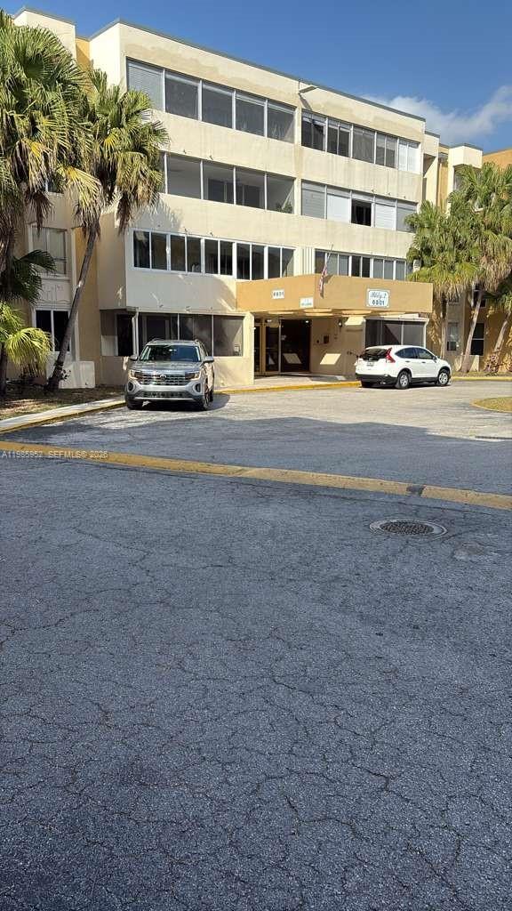 SOVEREIGNS CONDO - Residential