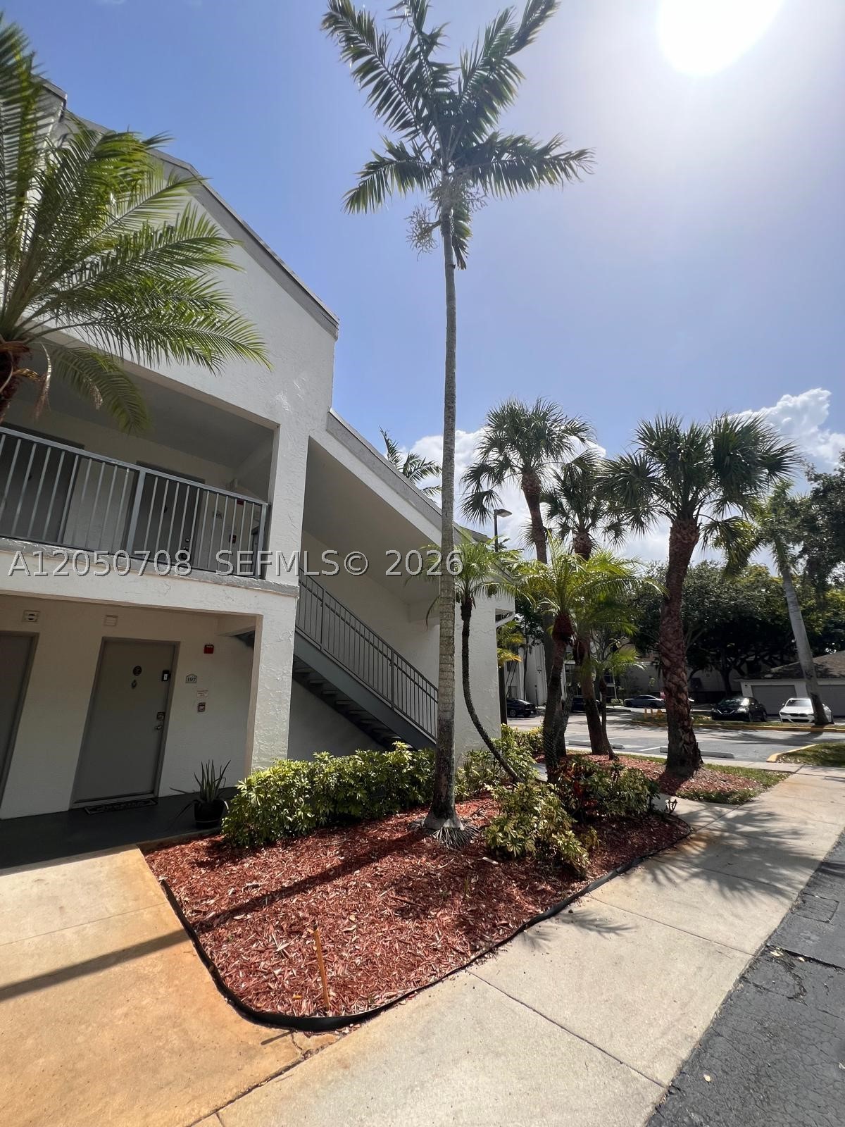 Cozy and bright one bedroom. Open kitchen, large walk-in closet and washer & dryer in unit. Gated community with tennis and basketball courts, gym, swimming pool and more. Building has New Roof. Fast approval.