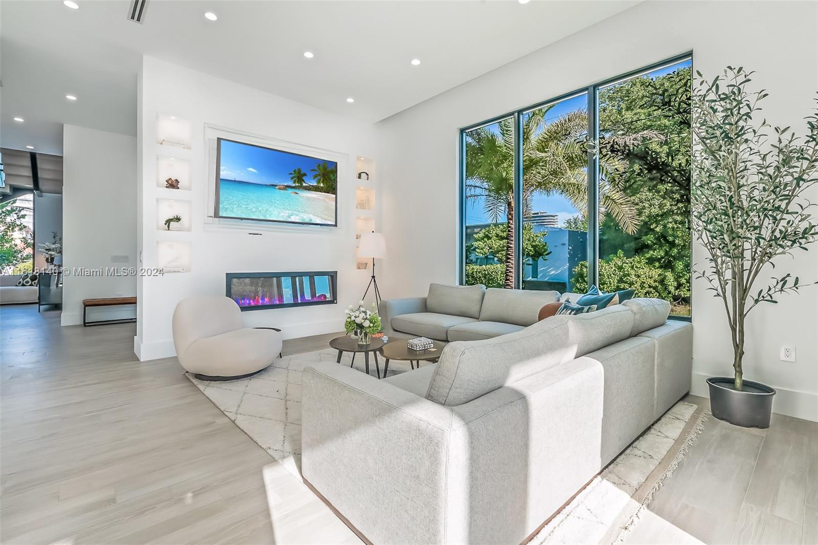 ALTOS DEL MAR NO 4 - Residential