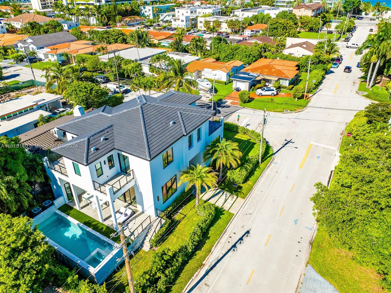 ALTOS DEL MAR NO 4 - Residential