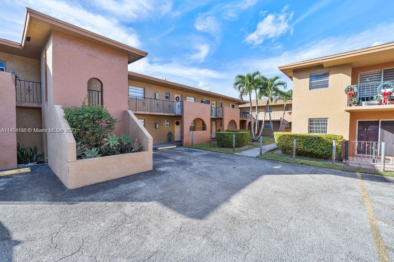 VILLA MONREAL CONDO - Residential