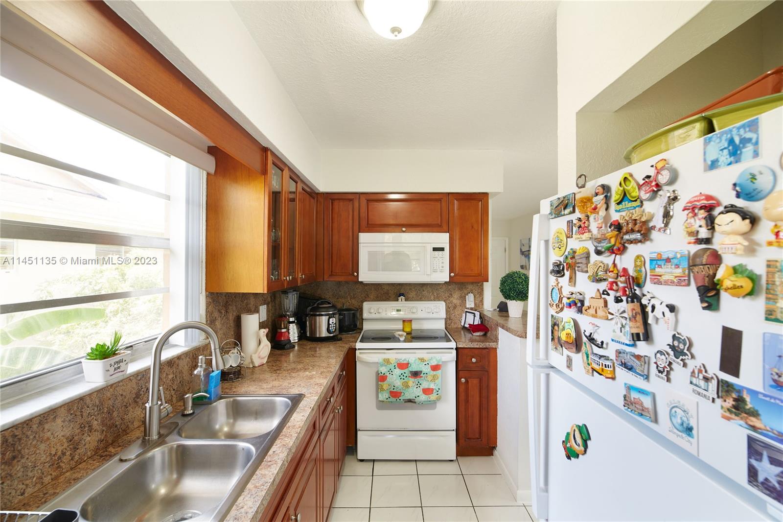 VILLA MONREAL CONDO - Residential