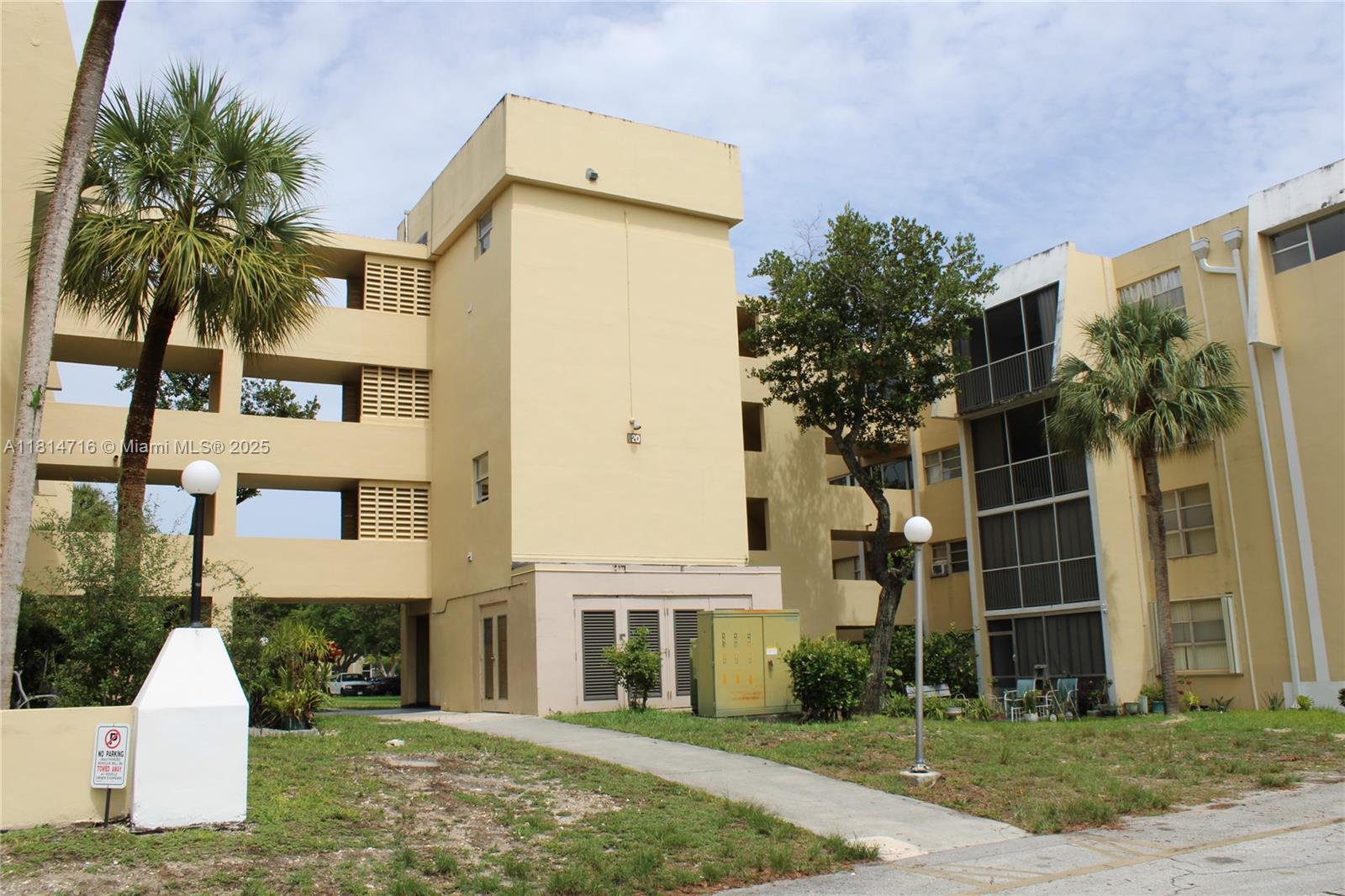 LAKE PARK CONDO NO 1 - BL - Residential