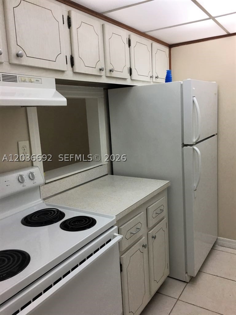 PROMENADE AT KENDALE LAKE - Residential Lease