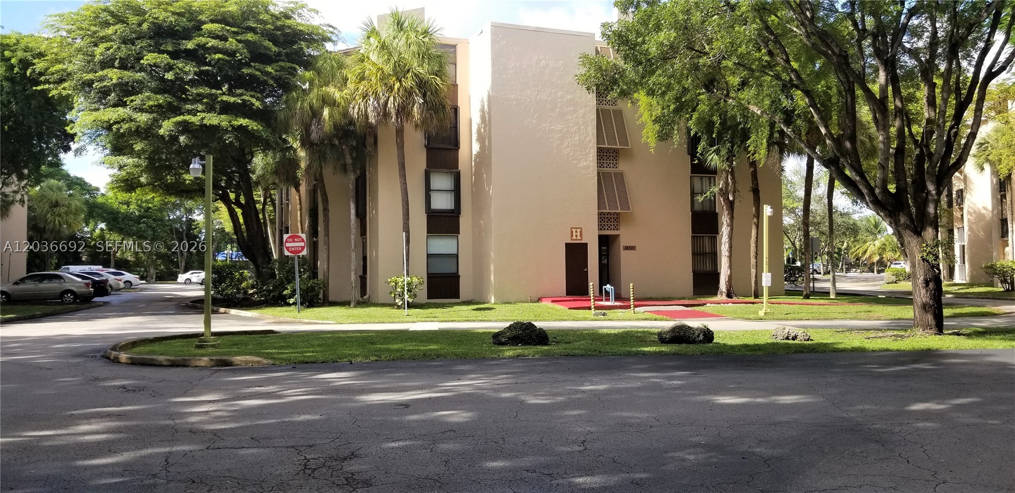 PROMENADE AT KENDALE LAKE - Residential Lease