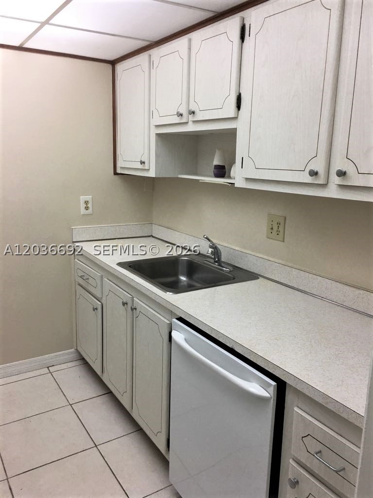 PROMENADE AT KENDALE LAKE - Residential Lease