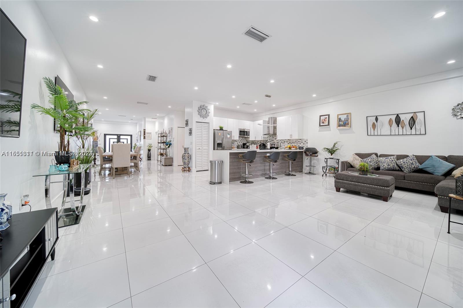 VENETIAN GARDEN REV - Residential