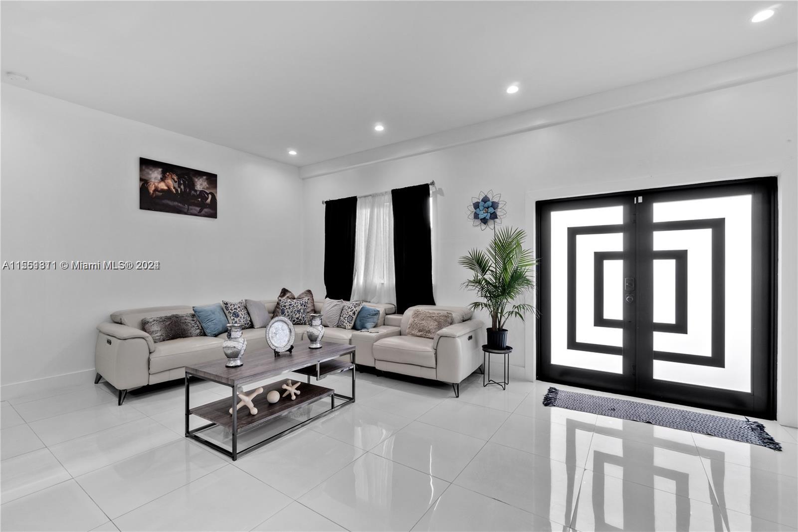 VENETIAN GARDEN REV - Residential