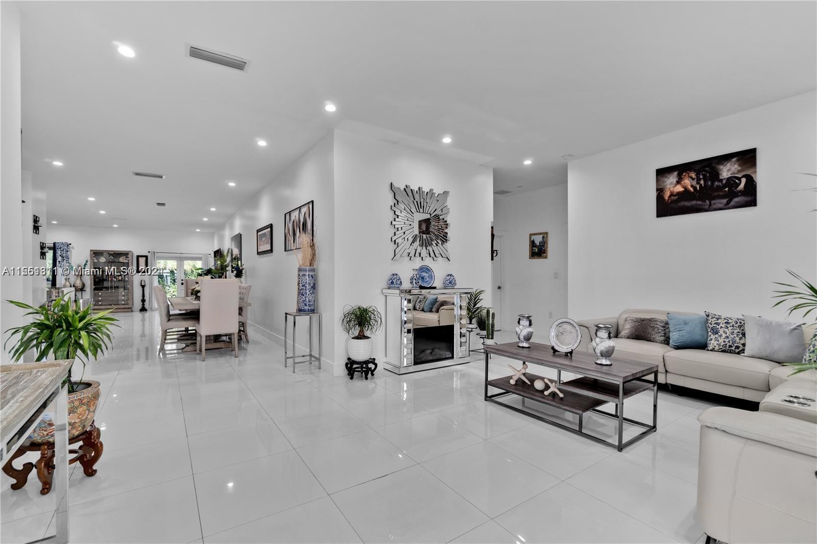 VENETIAN GARDEN REV - Residential