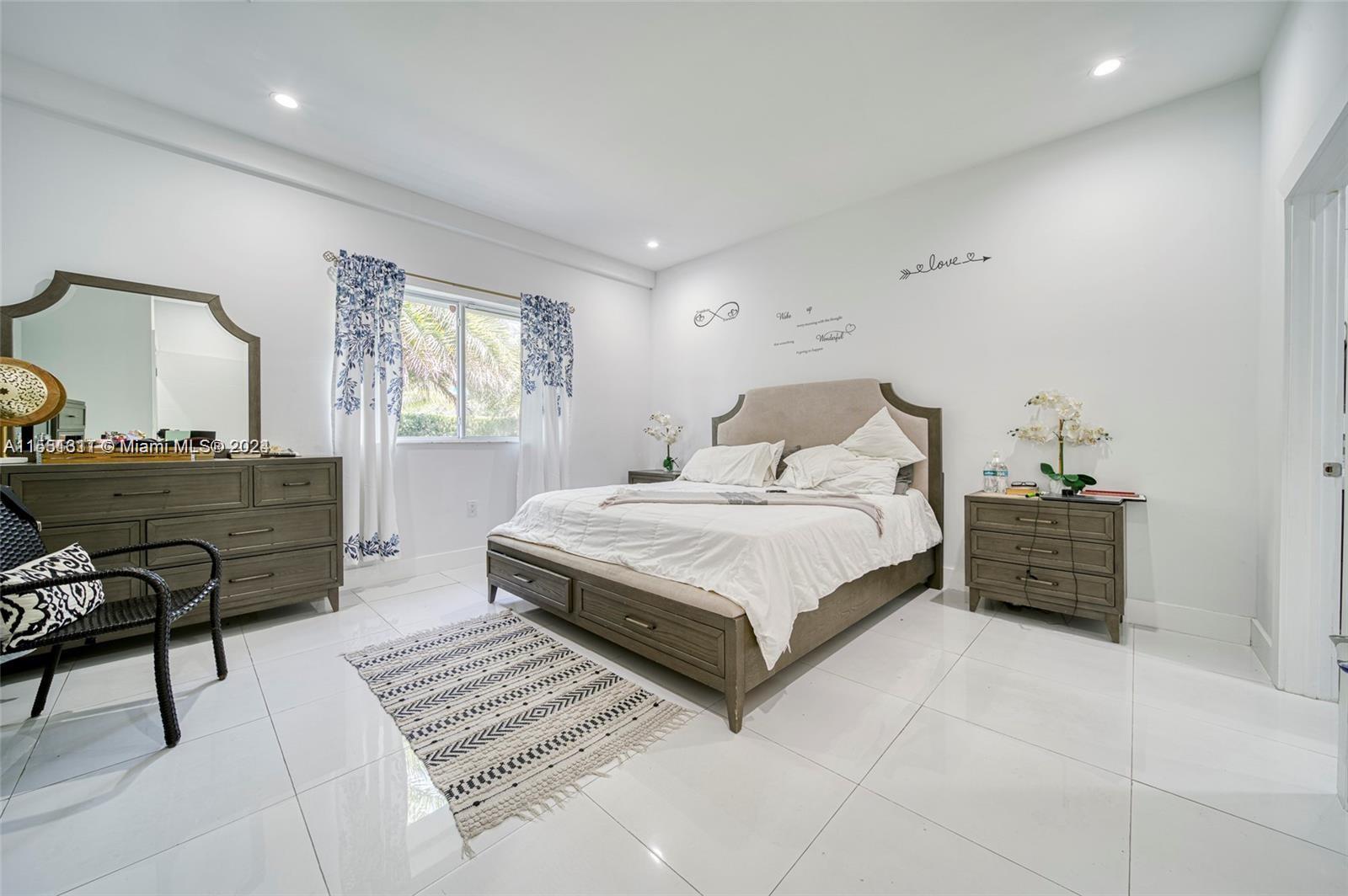 VENETIAN GARDEN REV - Residential