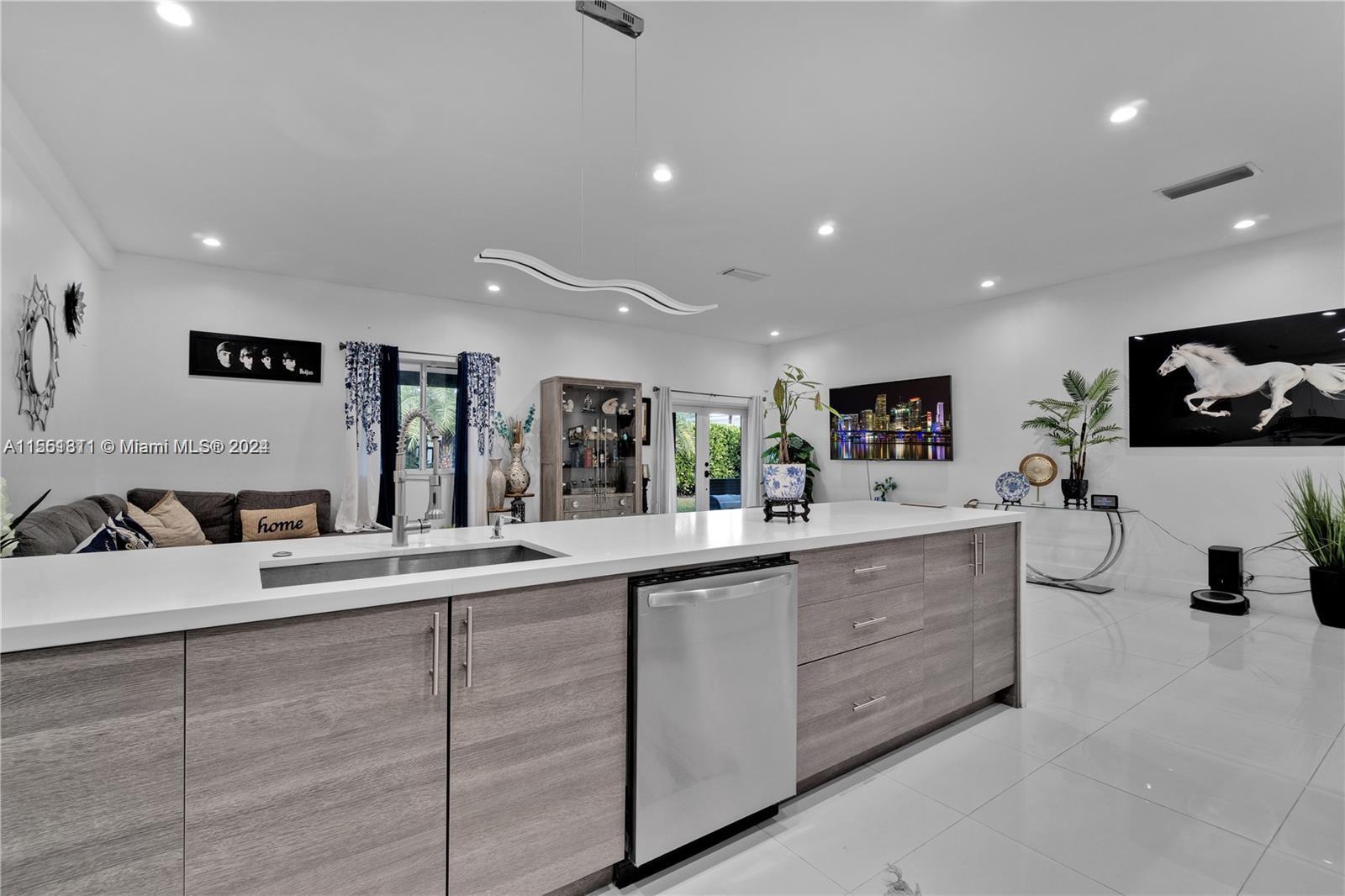 VENETIAN GARDEN REV - Residential
