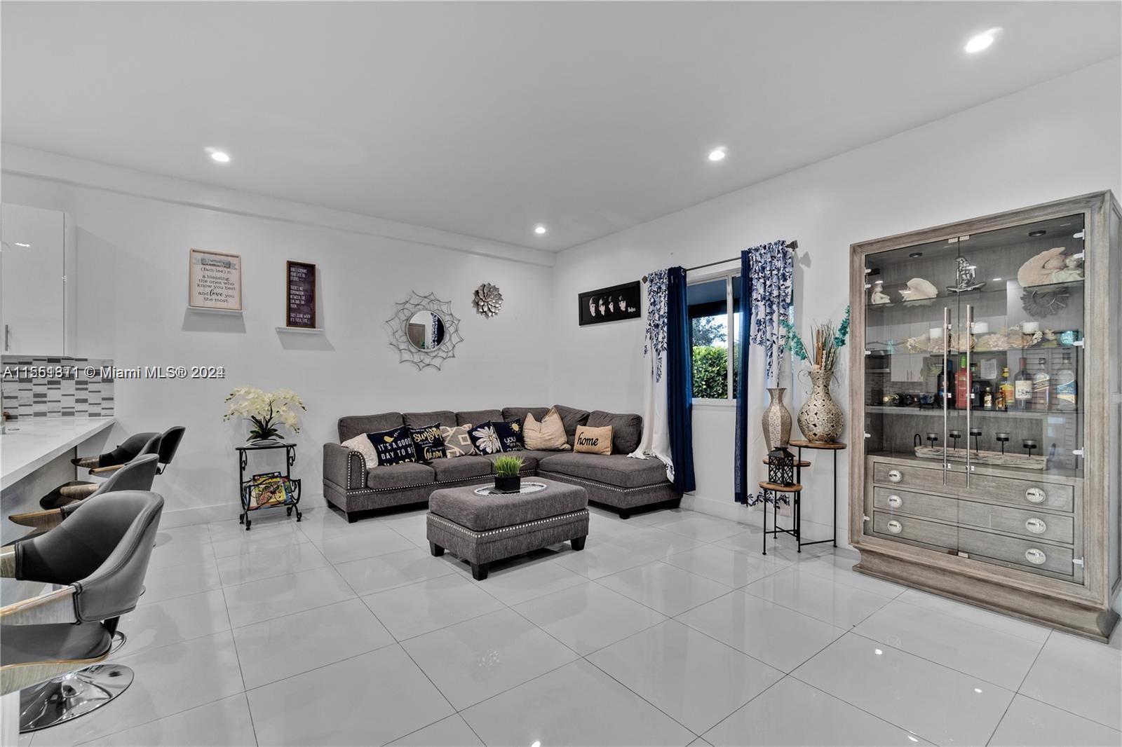 VENETIAN GARDEN REV - Residential
