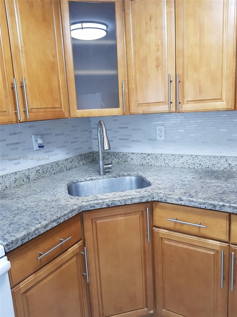 LAS ESTRELLAS CONDO - Residential Lease
