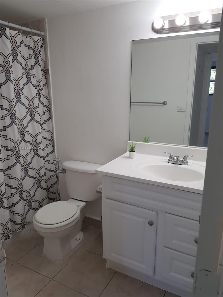 LAS ESTRELLAS CONDO - Residential Lease