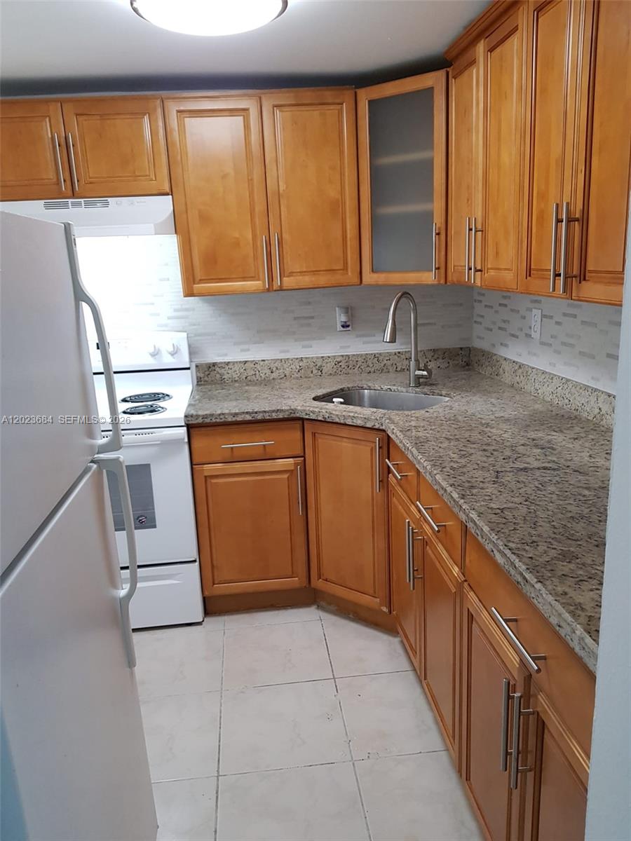 Beautiful 1-bedroom, 1-bath apartment in the heart of Hialeah! Conveniently located near major highways, shopping centers, restaurants, schools, and public transportation. This bright and well-maintained unit offers a comfortable layout, spacious living areas, and great natural light. Ideal for comfortable living in a central location. Easy to show!
