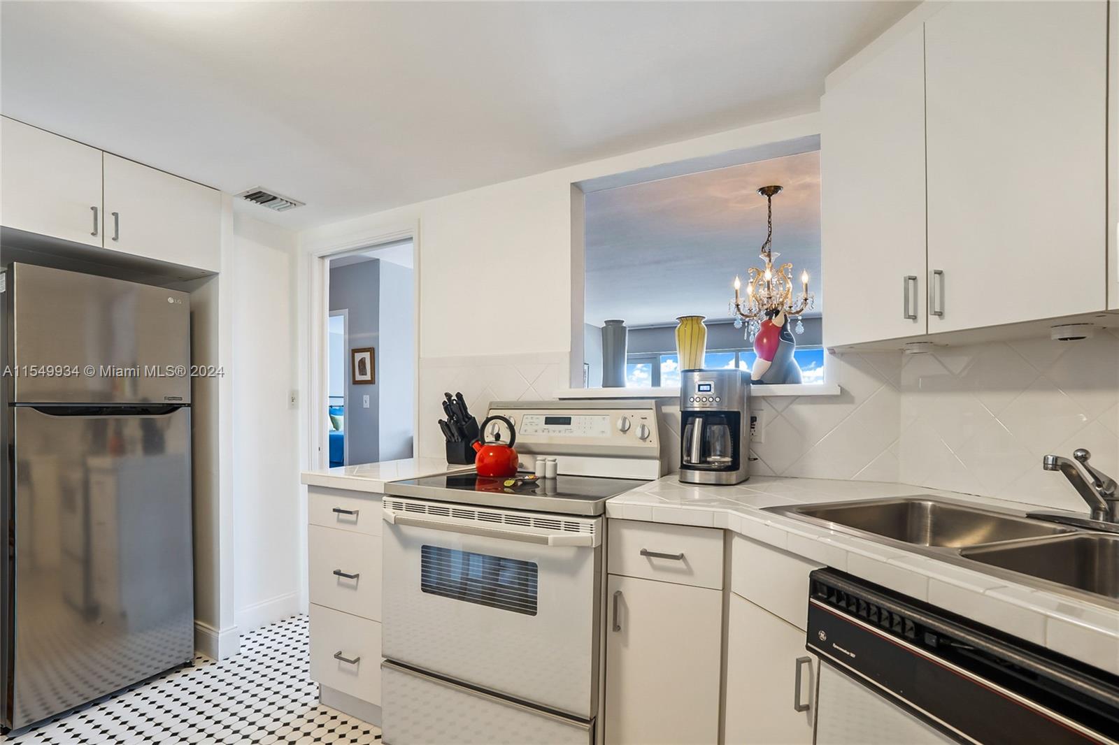 SKY HARBOUR EAST - Residential Lease