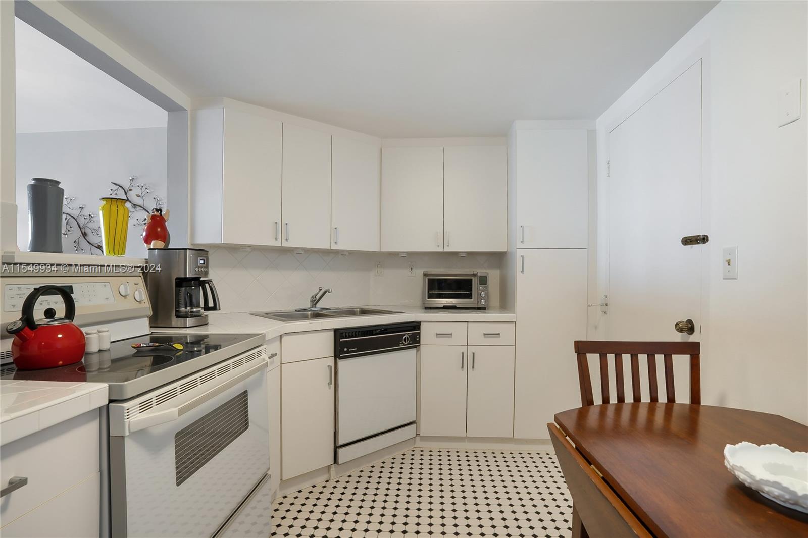 SKY HARBOUR EAST - Residential Lease
