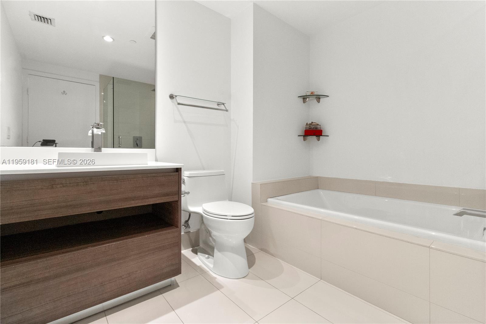1100 MILLECENTO RESIDENCE - Residential
