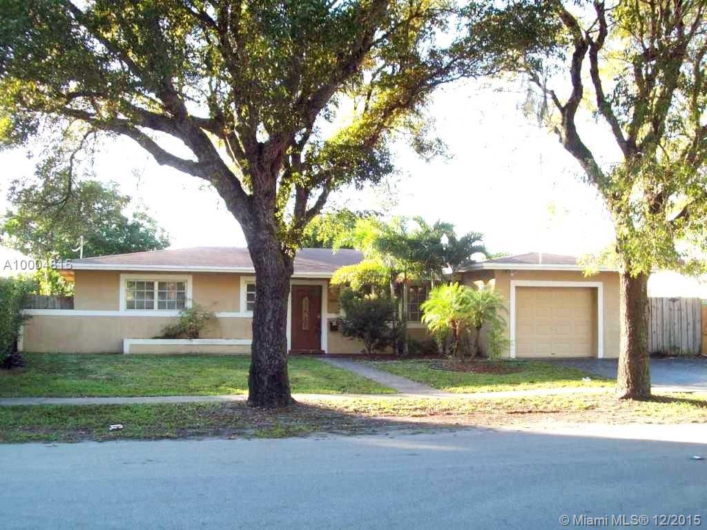 You'll be proud to own & live in this upgraded home.  Features include $$ saving gas oven, stove & tankless water heater. Granite kitchen counters, stainless steel appliances, upgraded lighting and fans. Blinds on all windows. Lots of storage space in kitchen pantry & 2 utility room closets. Hurricane shutters, neutral paint, 18" tiles. Screened patio, privacy fence, fruit trees. Guest bath features combination tub/shower. One car enclosed garage plus space for at least 2 more on driveway.