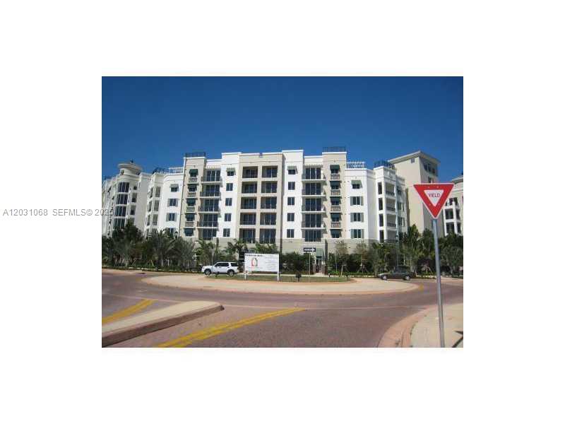 Beautiful 1 Bedroom 1 Bath Veranda at plantation Concierge Service Club room, Resort style pool Fitness room, assigned covered parking, Walking distance to shopping centers. laminate flooring Dining room, Living room, Bedroom, Kitchen W/ Stainless appliances, granite counters & lots of cabinet space, Parking garage, Located on a 2 acre lake Gorgeous views of courtyard and swimming pool Surrounded by lush tropical palm trees, Located adjacent to shopping plaza and restaurants. Credit score must be 700