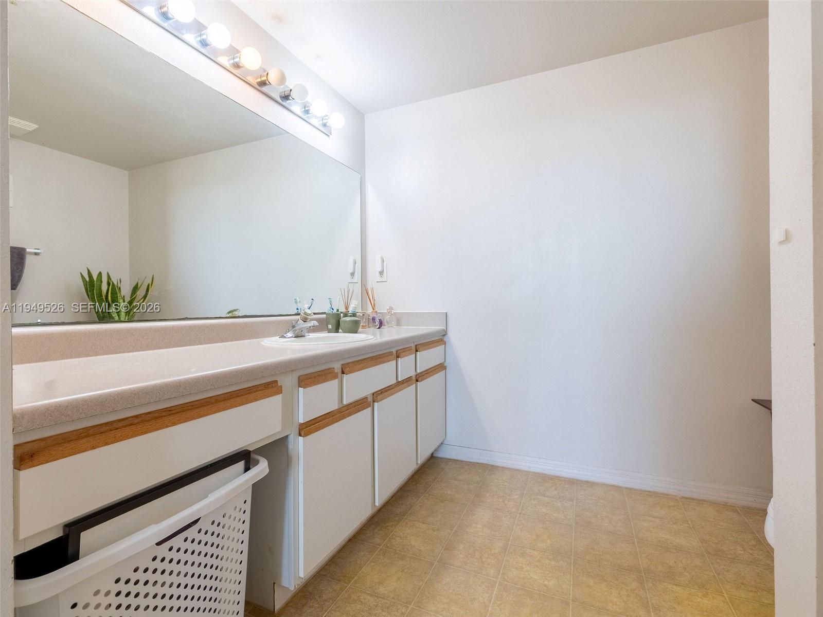 MARQUESA CONDO - Residential