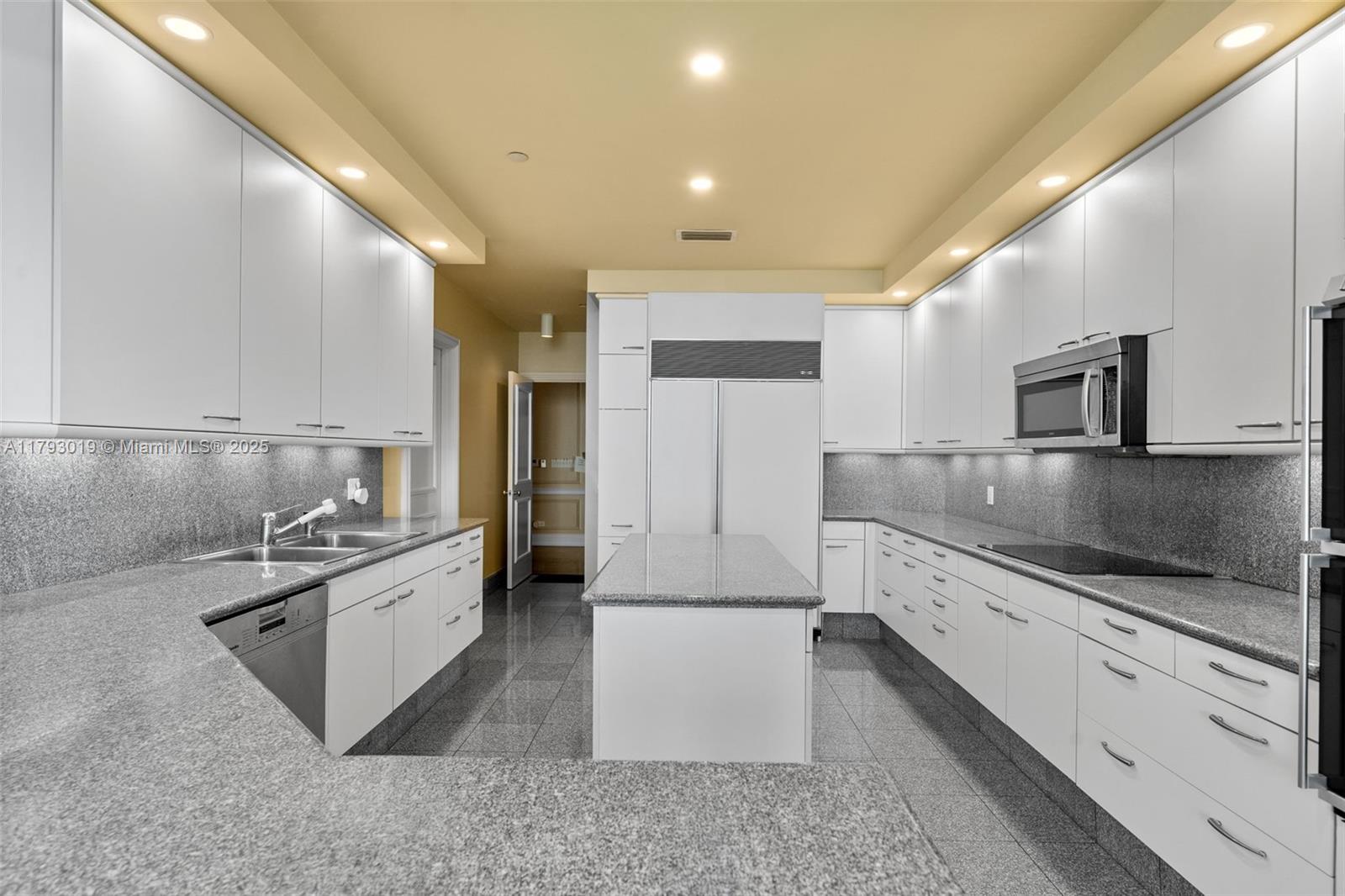 BAL HARBOUR TOWER CONDO - Residential