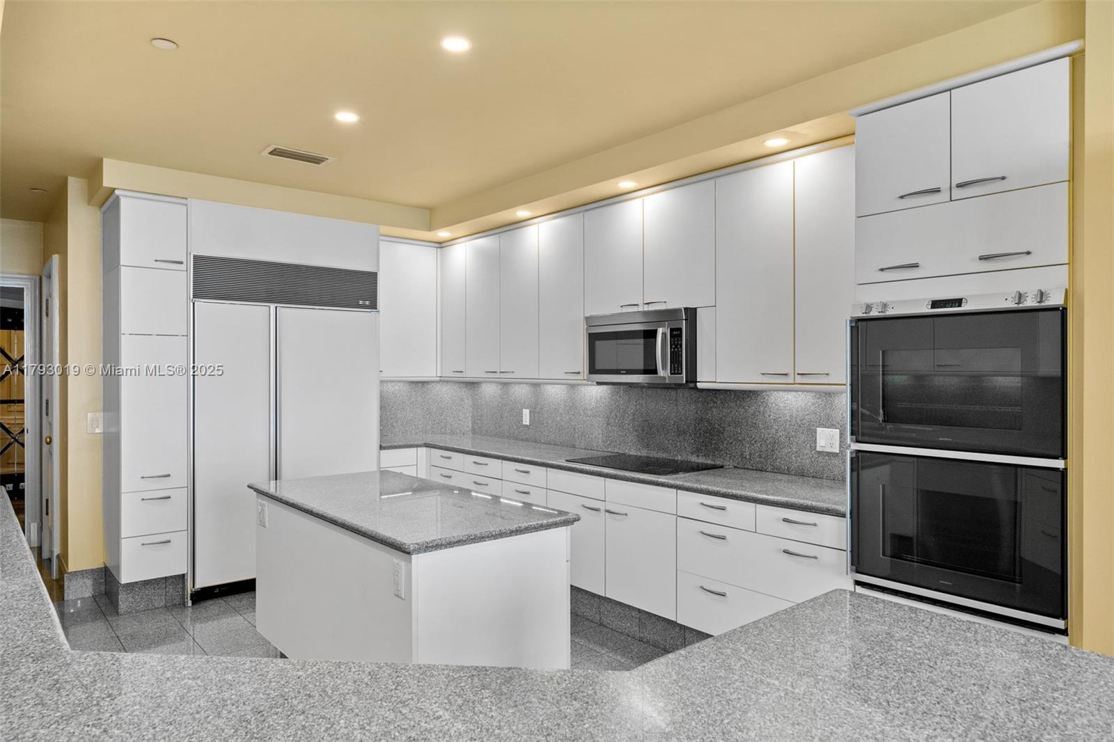 BAL HARBOUR TOWER CONDO - Residential