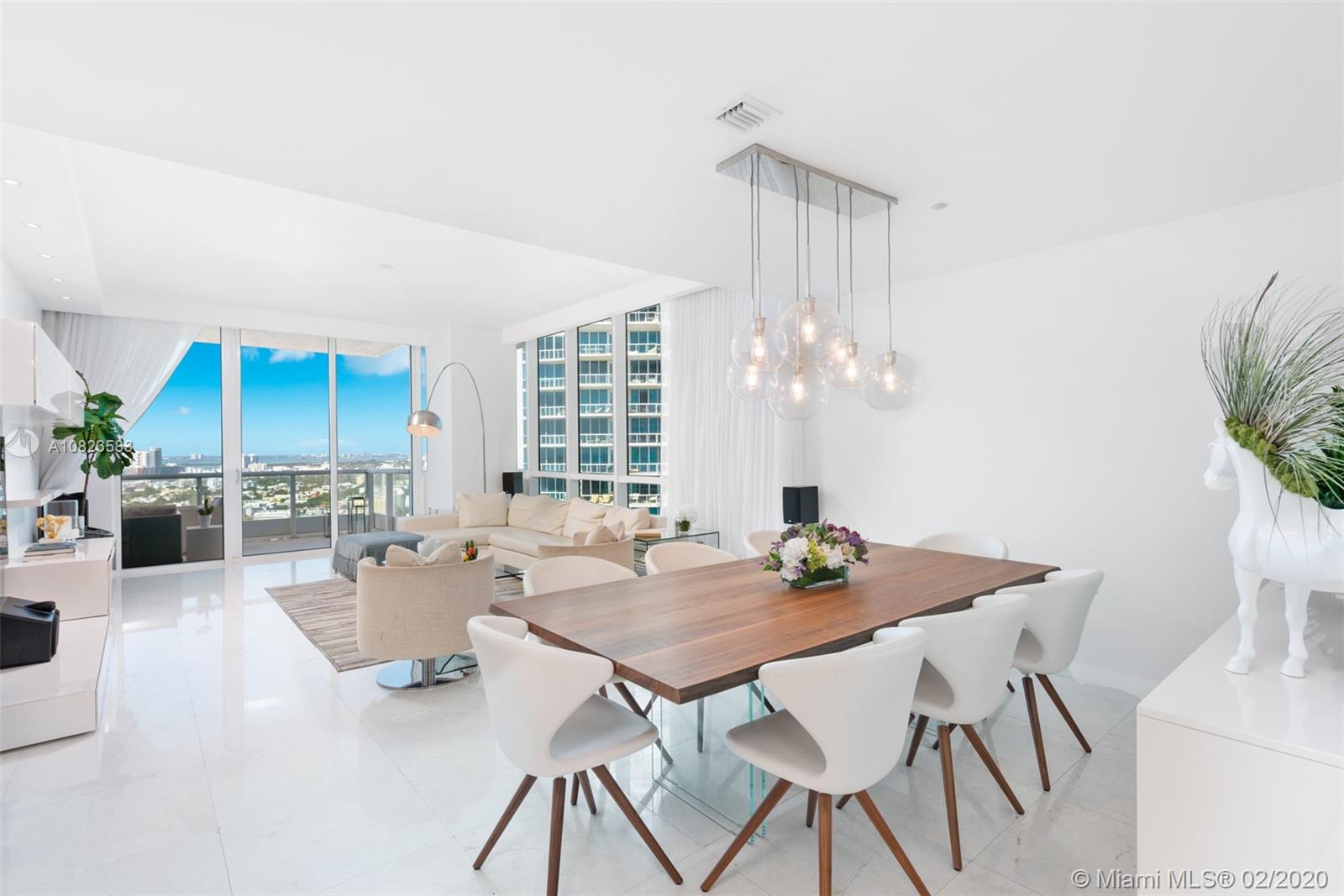 CONTINUUM ON SOUTH BEACH - Residential