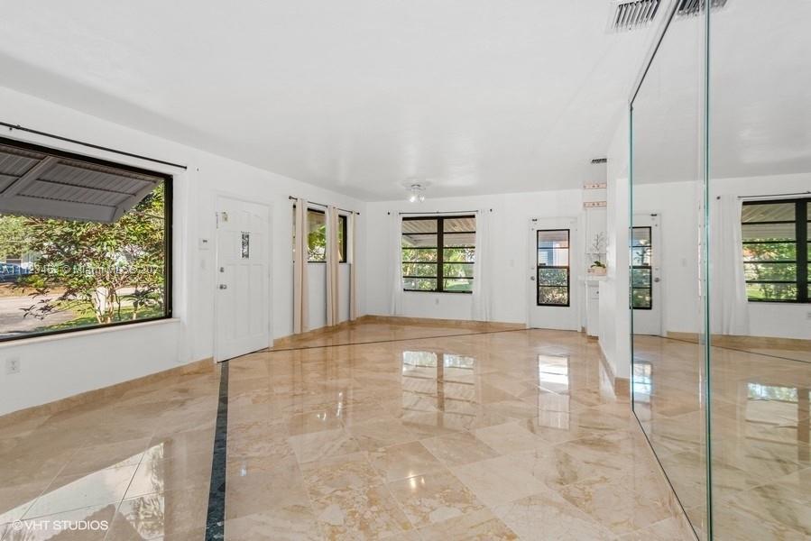 BISCAYNE LAWN EXTENSION - Residential