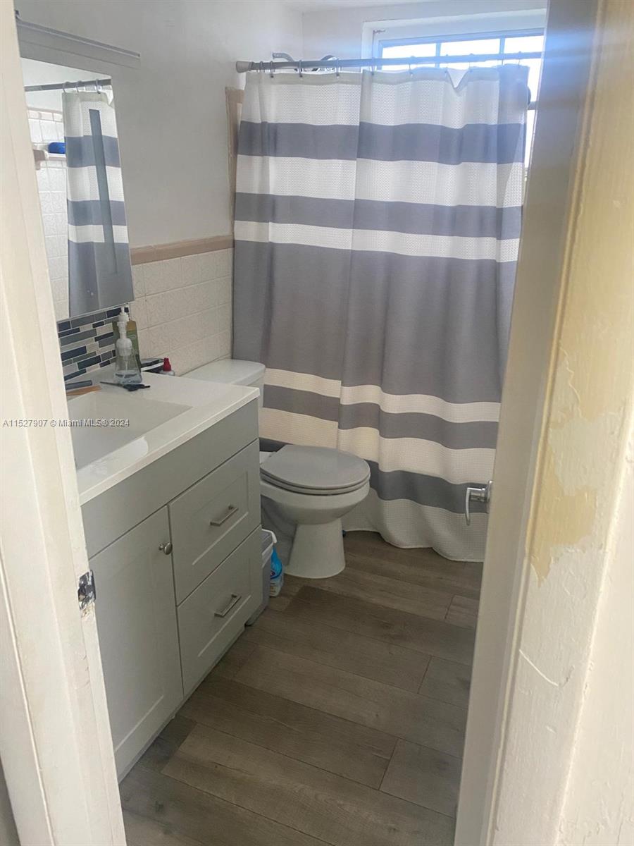 Beautiful 2 bedroom 1 bath condo in the center of Miami . This Condo is near Tropical Park , Palmetto Expressway  one of the hottest area in Miami . Apartment is tenant occupied , contact listing agent for appt.

The condo has not reserve.