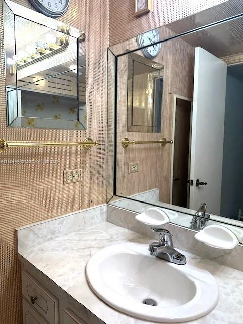 HOLLYBROOK GOLF AND - Residential Lease