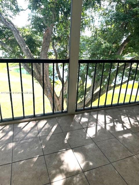 HOLLYBROOK GOLF AND - Residential Lease